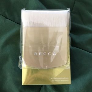 Becca makeup brush